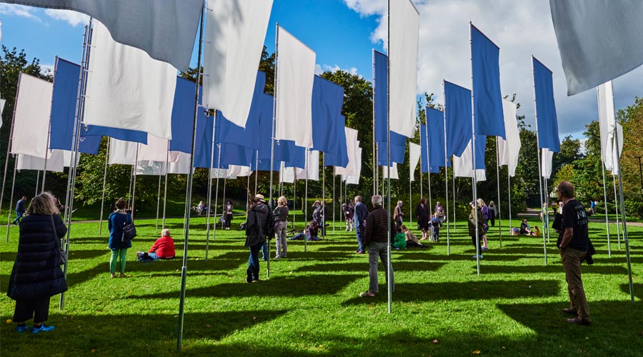 Walking under In Memoriam flags